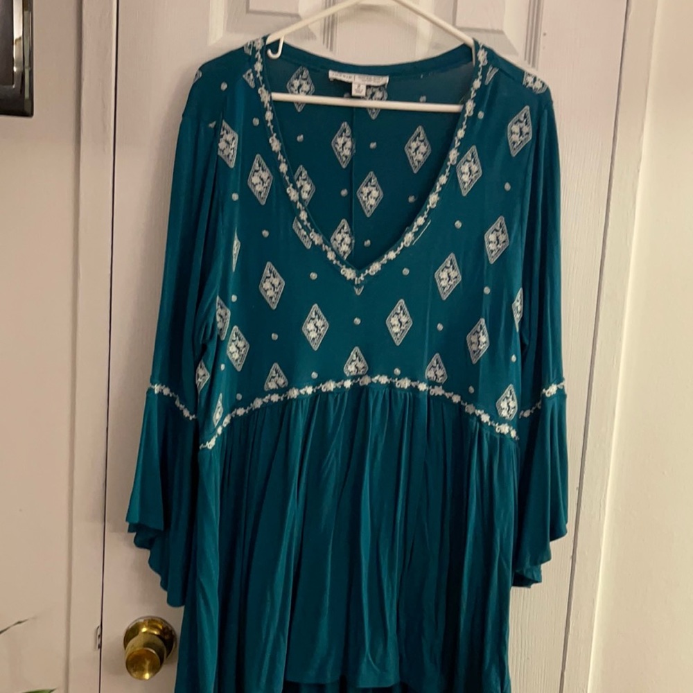 Blue and white top with short Bell sleeves